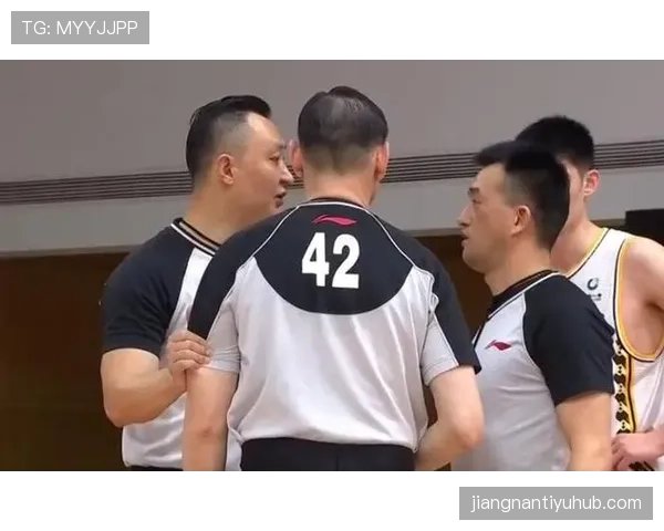 脚踢球违例：什么情况算违例及裁判如何判罚
